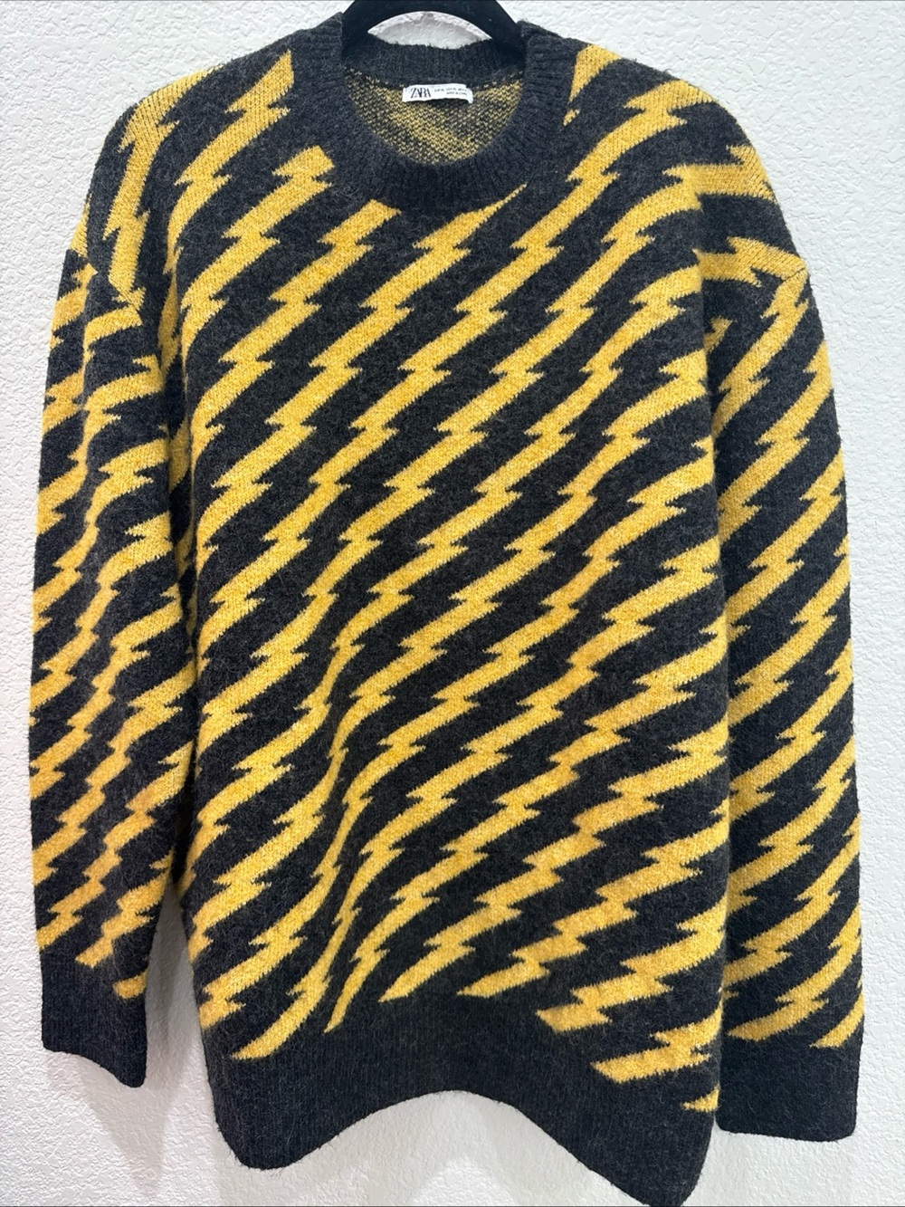 ZARA MAN Yellow Black Lightning Bolt Jacquard Knit Sweater Fuzzy Crew Neck XL